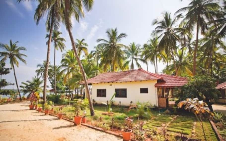 Udupi Paradise Lagoon Landscape Image